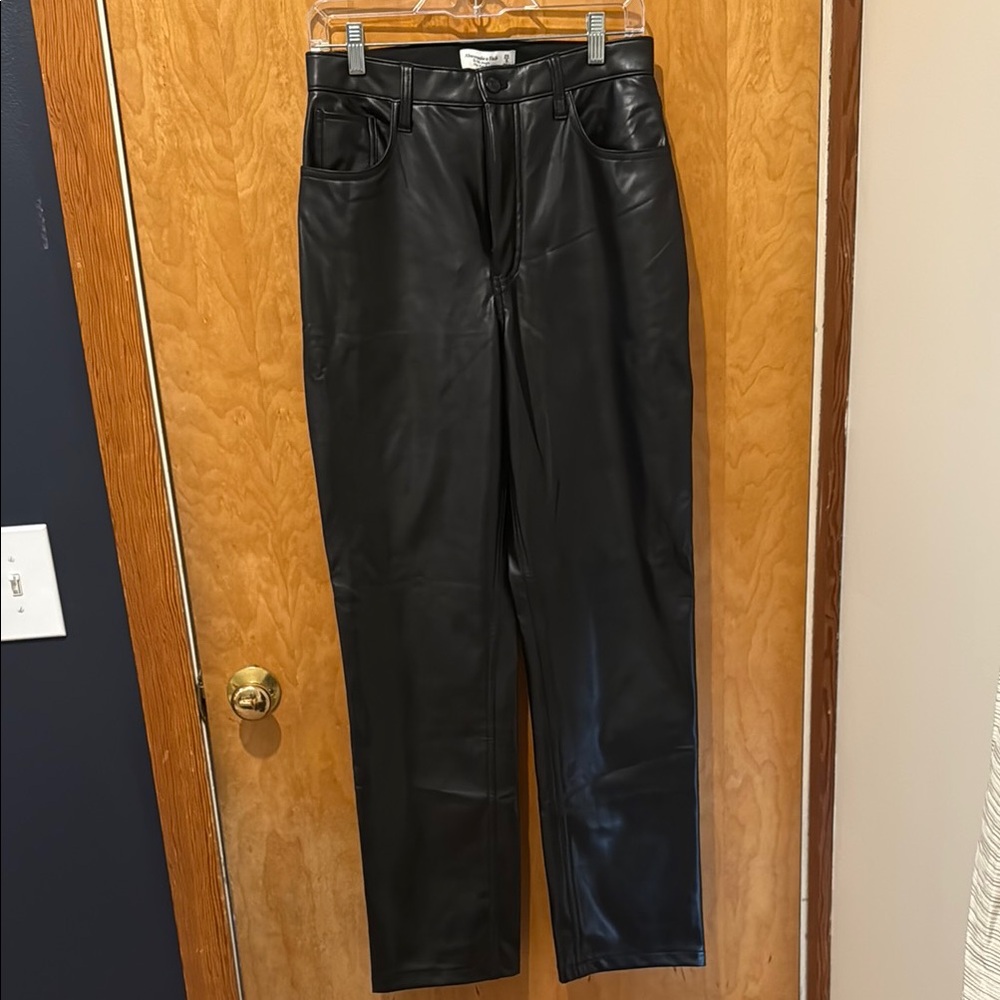 Abercrombie 90s Straight Ultra High Rise 8L Black Leather Pants